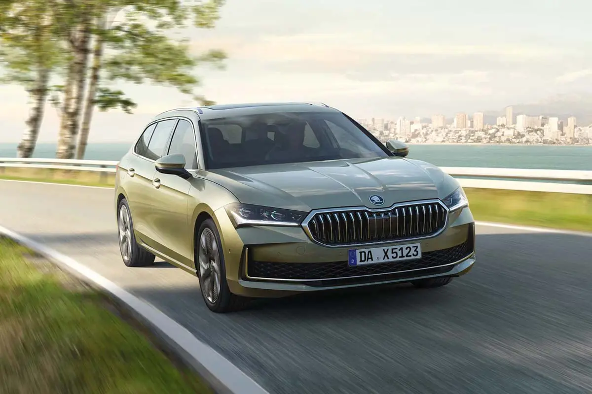 Bild zeigt den Skoda Superb Combi